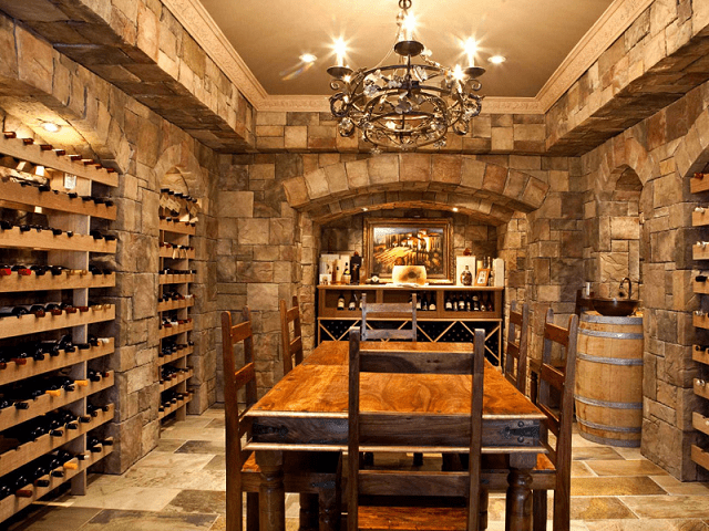 Hầm Vang Đà Lạt  Địa điểm nổi tiếng khắp cả nước về rượu vàng