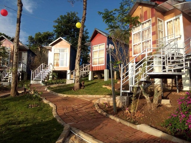 Homestay được thiết kế thành từng khu nhà nhỏ riêng biệt với đầy đủ tiện nghi