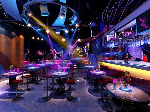 Không gian trong quán Bar tạo điểm nhấn với khách hàng bởi hệ thống ánh sáng và nội thất