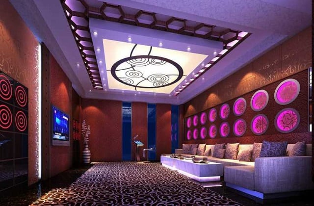 Bộ sofa trong phòng Karaoke được lựa chọn đơn giản để phù hợp với diện tích phòng