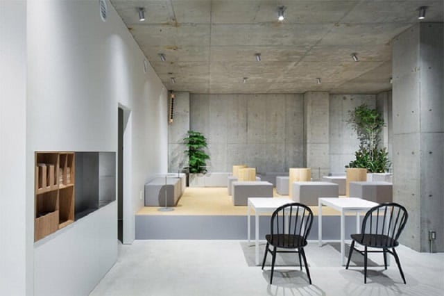 Không gian trong quán café được thiết kế theo phong cách mộc mạc, hoài cổ nhằm mang đến sự thoải mái nhất cho khách hàng